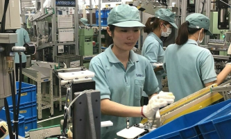 「日本政府がベトナム人労働者受け入れで入国費用を分担・就労先変更の柔軟化へ」